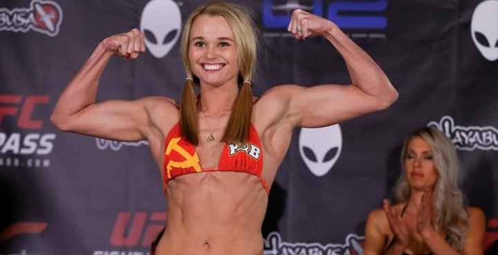 MMA bojovníčky sa búria. Chcú byť oblečené viac